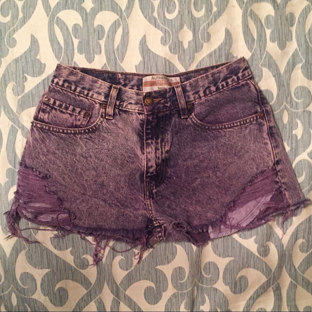 Authentic Levi’s dstressed high waisted shorts!